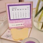 Aufstellkalender mit Post-Its