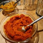 veganer Dattel-Curry-Aufstrich und Möhren-Tomaten-Butter